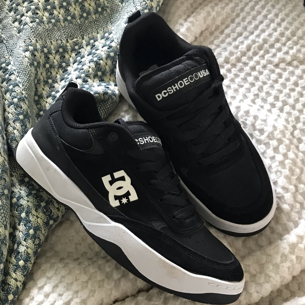 Men’s Athletic Shoe, Size 11